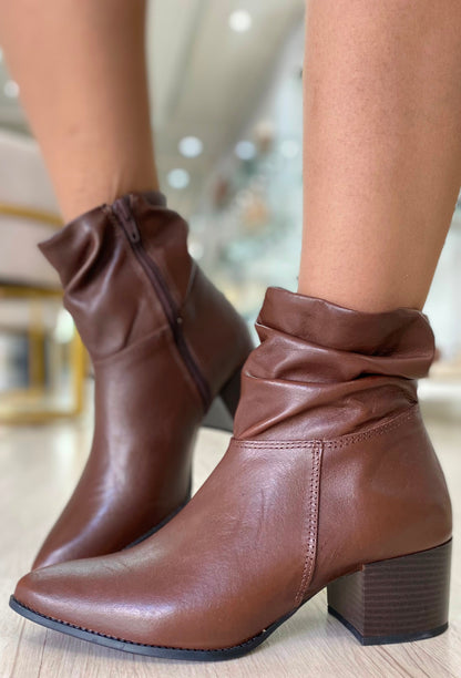 Bota Feminina Couro Aurora Slouch Café | Salto Sete