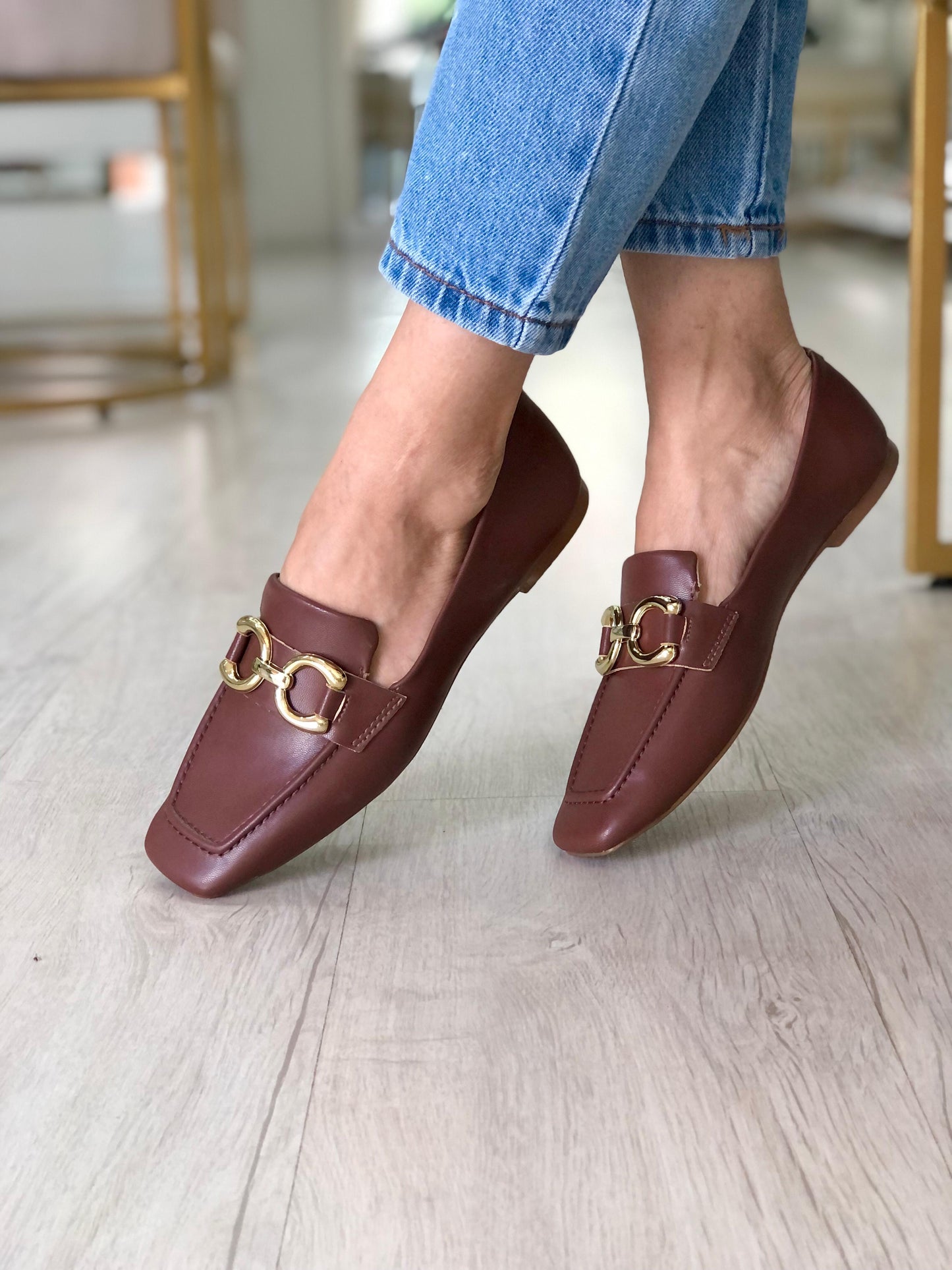 Mocassim Feminino Marrom Fivela Dourada | Salto Sete