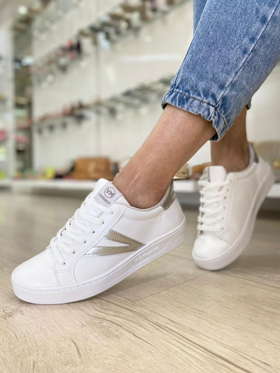 Tênis Casual Branco Detalhe Metalizado | Salto Sete