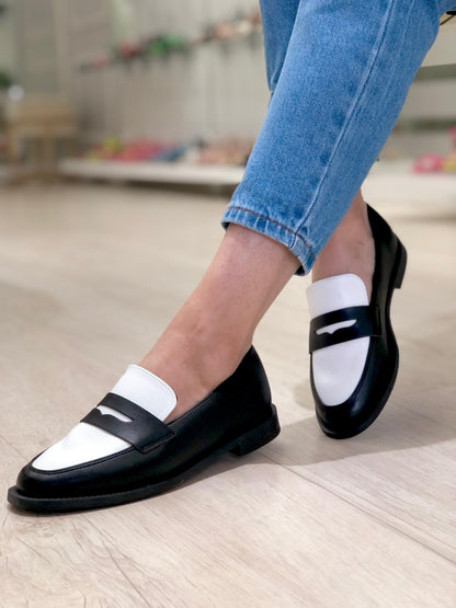 Mocassim Feminino Bicolor Preto e Branco | Salto Sete