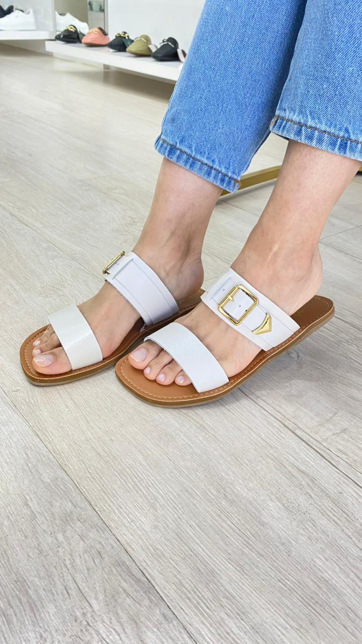 Sandália Rasteira Couro Off Chic Buckle | Salto Sete
