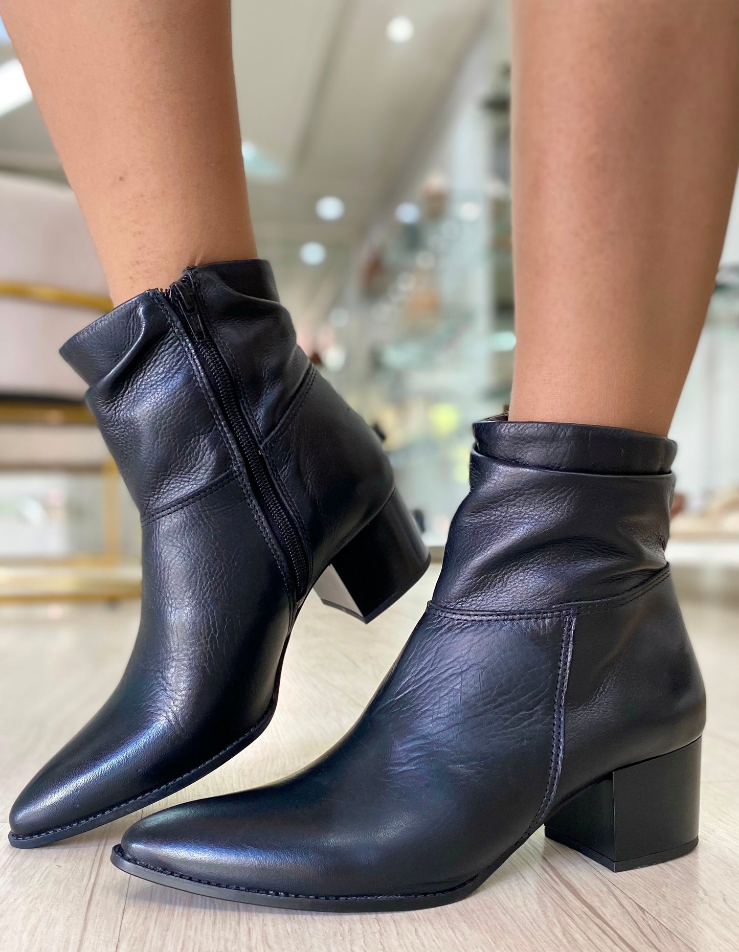 Bota Feminina Couro Aurora Slouch Preta | Salto Sete
