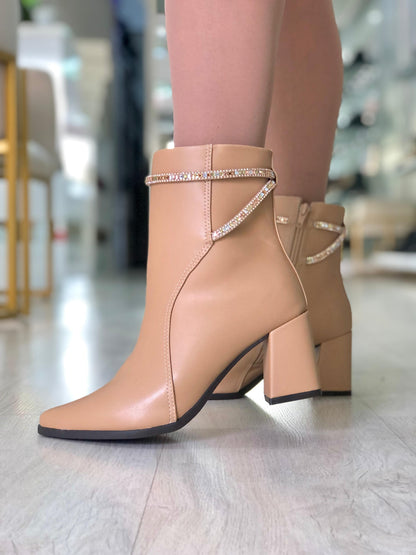 Bota Cano Curto Nude com Strass | Salto Sete