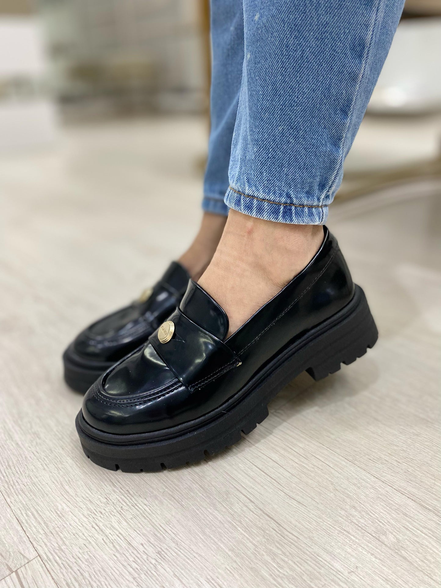 Mocassim Preto Verniz Solado Tratorado | Salto Sete