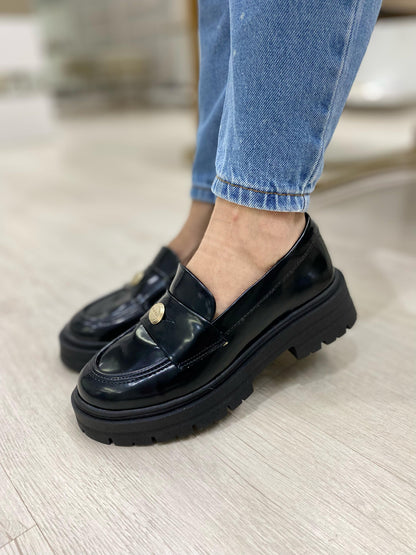 Mocassim Preto Verniz Solado Tratorado | Salto Sete