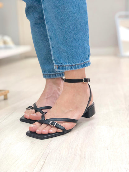 Sandália Sua Cia Salto Baixo 2,5cm Preto | Salto Sete