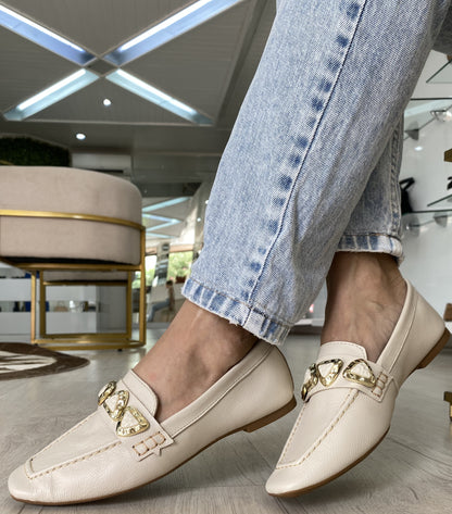 Mocassim Feminino Amoh Nude com Pérolas | Salto Sete