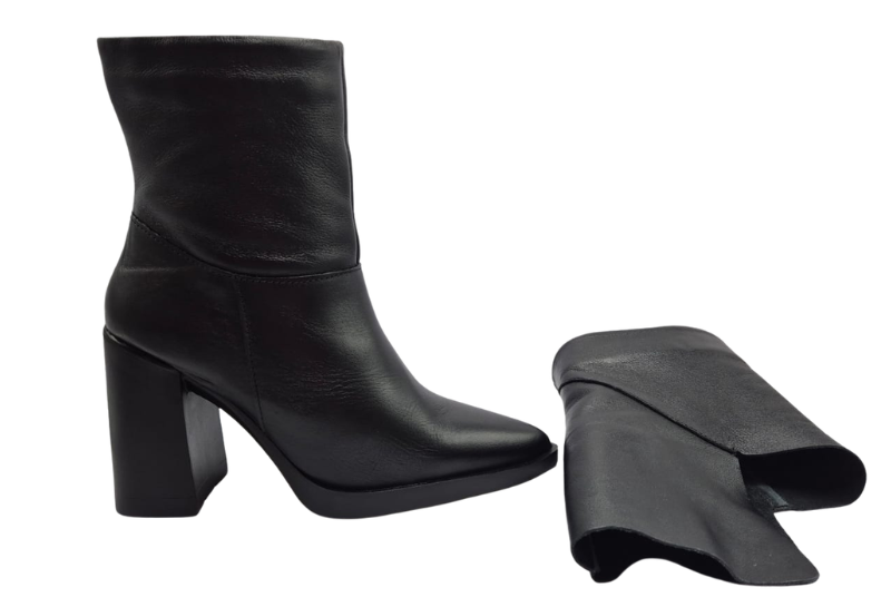 Bota Feminina Couro com Capa Preta | Salto Sete