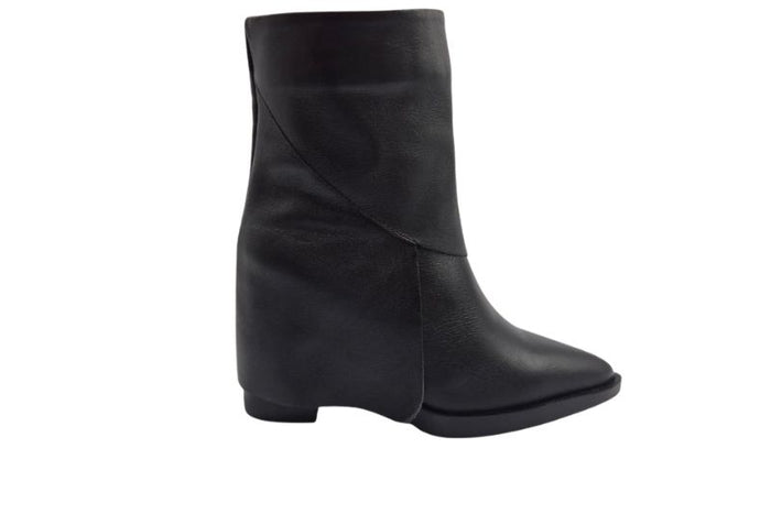 Bota Feminina Couro com Capa Preta | Salto Sete