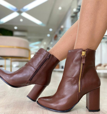 Bota Feminina Couro Urban Chic Café | Salto Sete